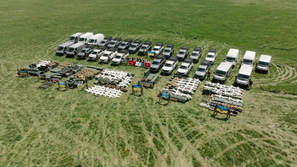 "Нова Пошта" разом з фондом "Повернись живим" закрили збір на 309 млн грн. Компанія передала техніку на 136 мільйонів для підрозділів Повітряного командування «Південь». 24 комплекти зв’язку, 350 дронів, 28 автівок, засоби радіоелектронної боротьби та зв’язку військовим частинам . 