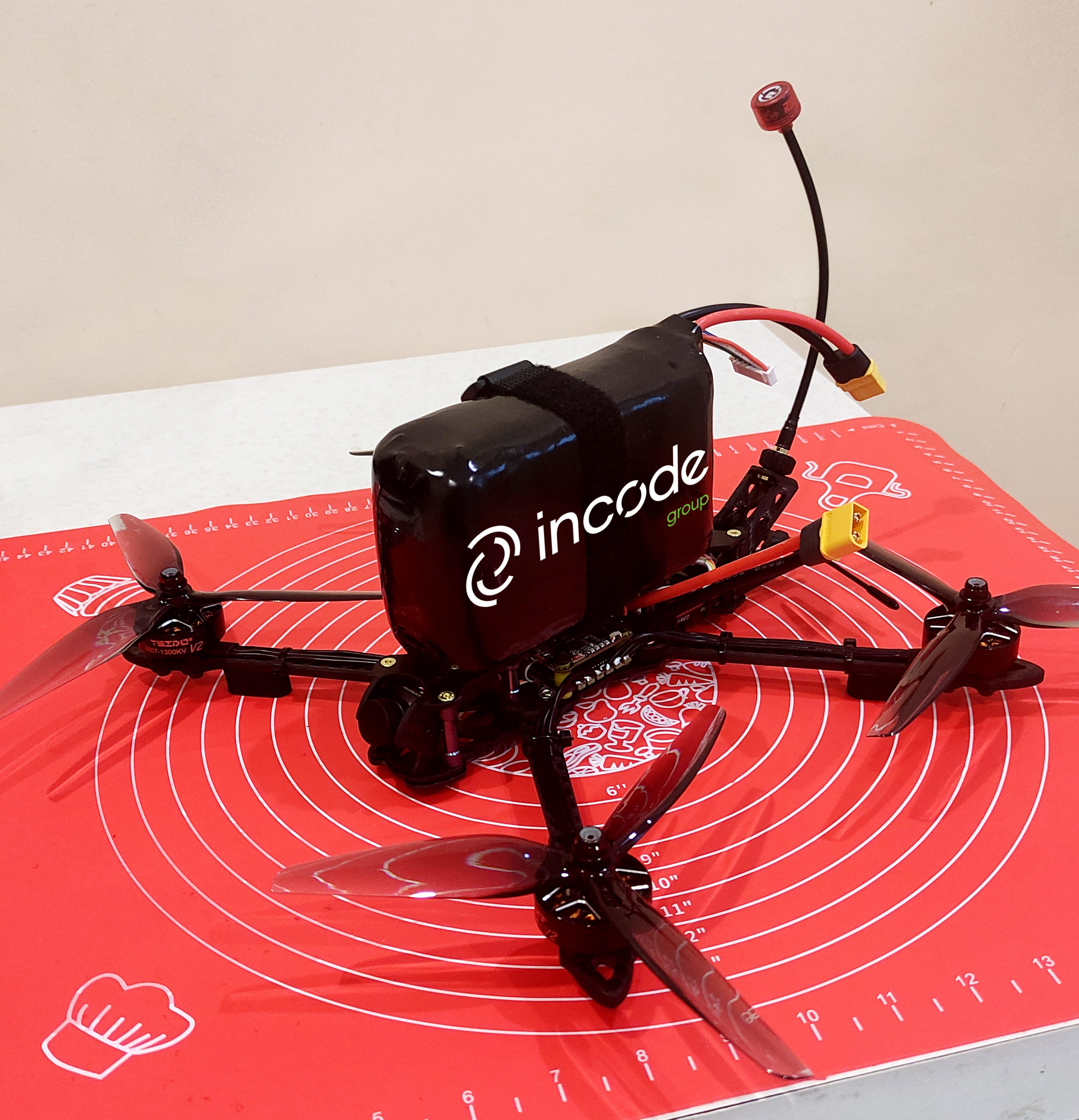 Колега Incode Group відкрив свій міні-проєкт "FPV RussoRiz from Incode with Love". Він вступив у проєкт SocialDrone (також ще існує VictoryDrones), й ідея проєктів полягає в тому, щоб кожен охочий міг зібрати FPV-дрон вдома, після чого його відправляють на фронт військовим. Компанія направила на ініціативу 18 000 грн.