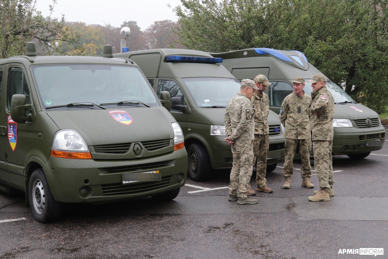 З перших днів війни CS Ltd допомагає ЗСУ (купували машини, техніку, речі, різноманітне обладнання), лікарням (ліками й обладнанням), центрам біженців (речами та меблями). Щомісяця компанія витрачає на постійній основі до 1 млн грн на таку допомогу.