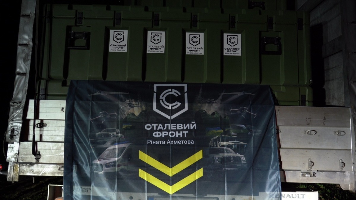 Група Метінвест передала 1-му корпусу Національної гвардії України «Азов» партію дронів вартістю 214 млн грн. Це допомога в межах «Сталевого фронту» — мілітарної ініціативи Ріната Ахметова.