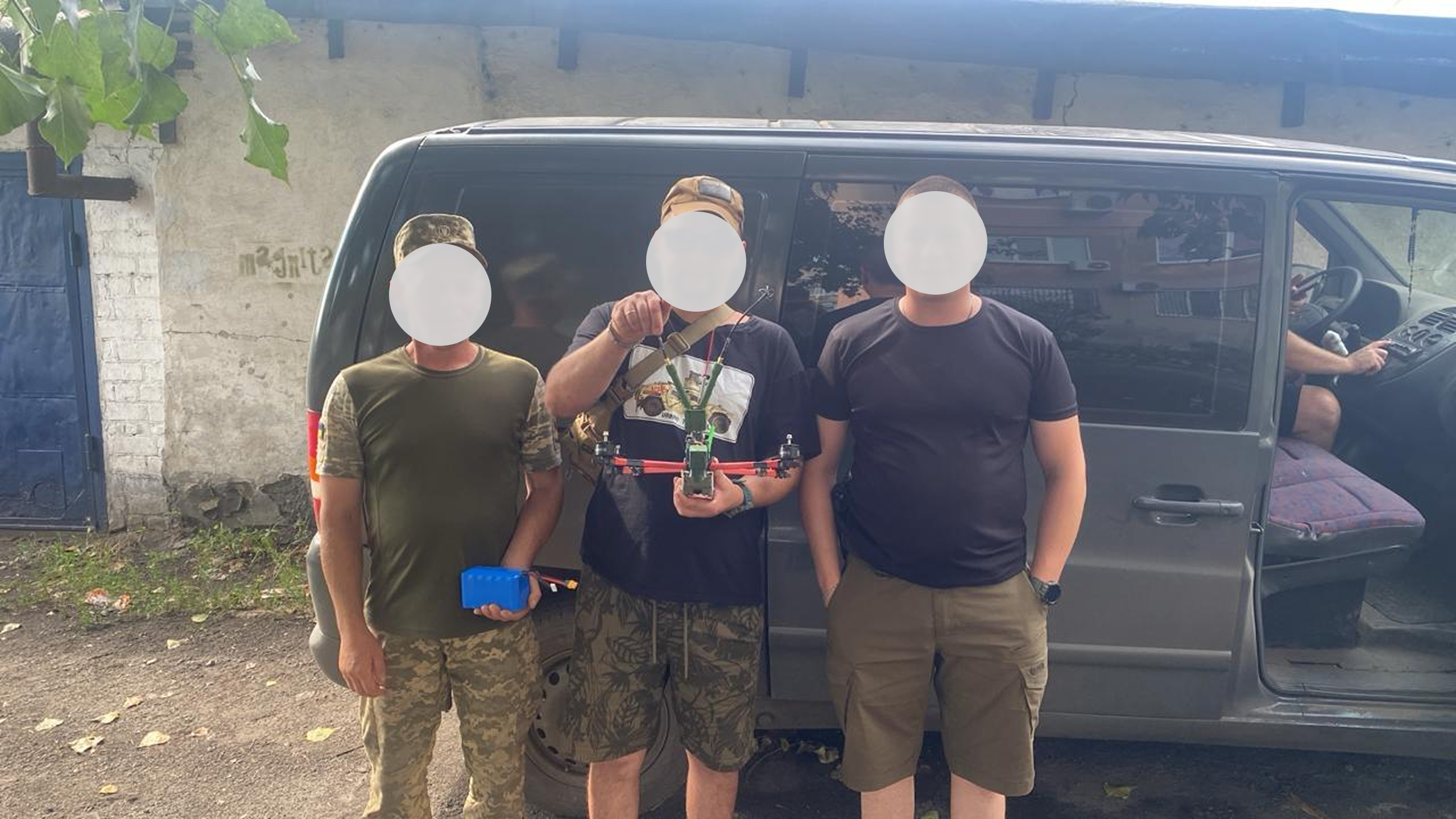 За перший і другий квартали 2025 року Geniusee передали загально 27 FPV-дронів для наступних бригад та підрозділів:

- Батальйон «Вовки Да Вінчі»
- 1 ОШП
- 10 ОГШБр
- 24 ОМБр
- 35 ОБрМП
- 14 ОП БпАК
- 12 БрСпП
- 5 ОШБр

Ці дрони є важливим інструментом для підрозділів у виконанні розвідувальних завдань і підтримці бойових операцій.