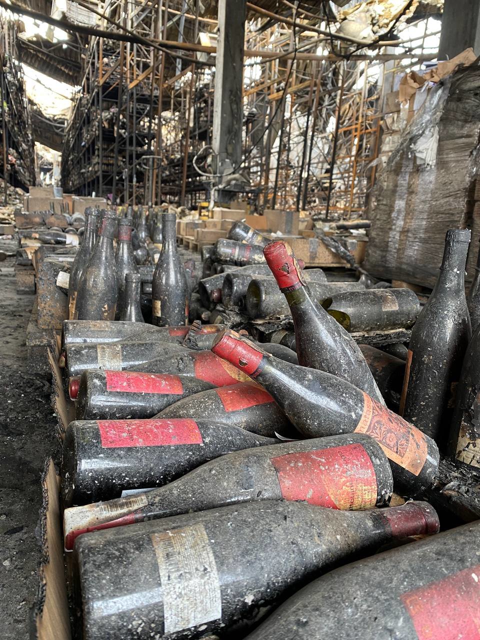 4 березня 2022 року внаслідок військових дій під Києвом згорів головний склад GoodWine з товаром. Орієнтовна сума збитків — 15 млн євро, що стало суттєвим ударом по фінансах компанії. Проте мережа не припинила діяльність. Натомість відкрили рахунки для тих, хто хоче допомогти фінансово. Усі перераховані кошти GoodWine зобов’язався використати для надання гуманітарної допомоги населенню.