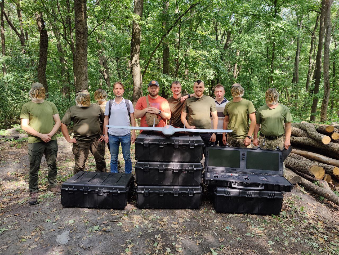 IT Dnipro Community закривав нагальні потреби військових на суму понад 20 млн грн. — це машини, бронежилети, шоломи, рації із захистом зв’язку, портативні радіостанції, медикаменти та турнікети, обладнання та техніка для військових частин. Також надається підтримка безперебійної роботи компаній-учасниць (Starlink, Зарядні станції Bluetti тощо). 