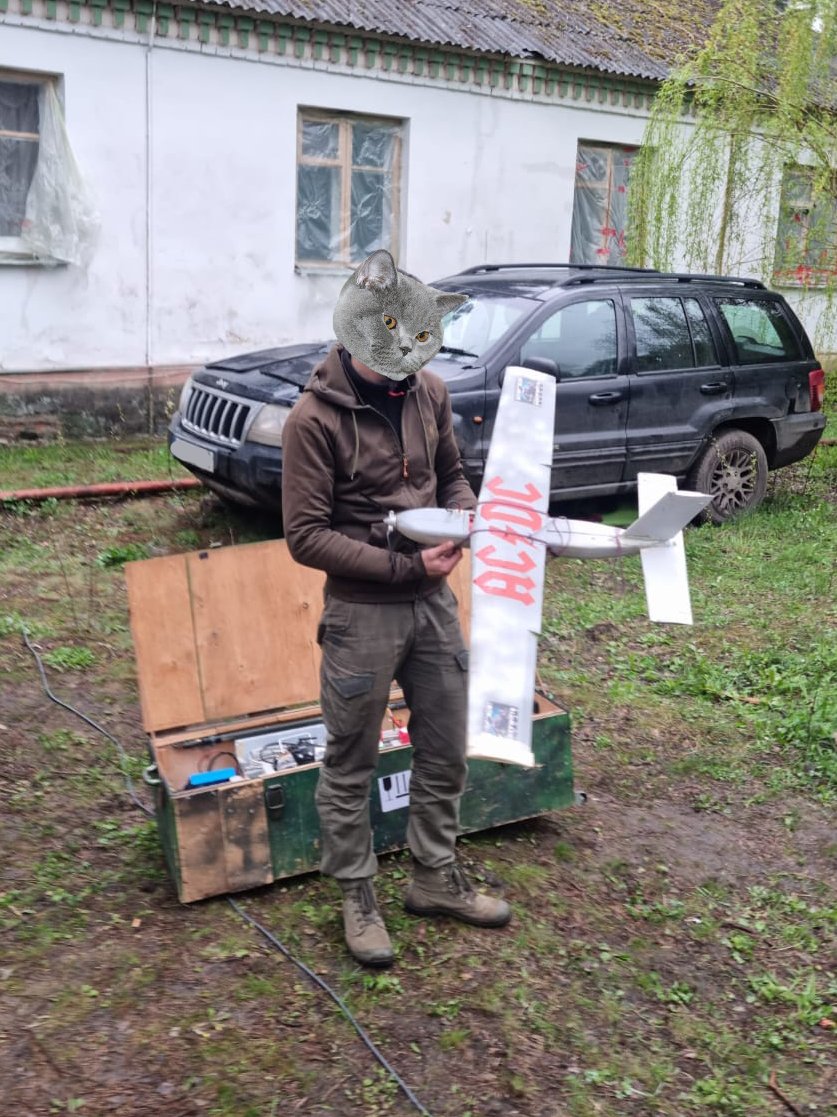 У першому зборі в межах ініціативи "(Не) З Неба" компанія придбала:

● Антени для FPV-дронів
● Акумулятори для FPV-дронів
● Сумки для акумуляторів для FPV-дронів
● БпЛА Фотольот
● Розмитнення 2 пар окулярів HDO Fatshark з антенами і патчами
● Антена ALIENTECH DUO II 2.4G/5.8G для дронів DJI
● Ремонт пошкоджених під час навчання FPV-дронів
● 1Б Бомбер
● Ремінці для батарей
● Перехідник для Crossfire
● Цифровий FPV-дрон Chimera 7 з передавачем
● 5 акумуляторів 8000 mah для FPV
● Антена для FPV-дронів
● Квадрокоптери ReconFPV 7 PRO LR – 5 шт. без акумуляторів
● Квадрокоптери кастомні Spinparts 7' – 10 шт. без акумуляторів і збірки
● iFlight XL10 V6 10' – 4 шт.

Загалом було витрачено 1 191 224 грн.