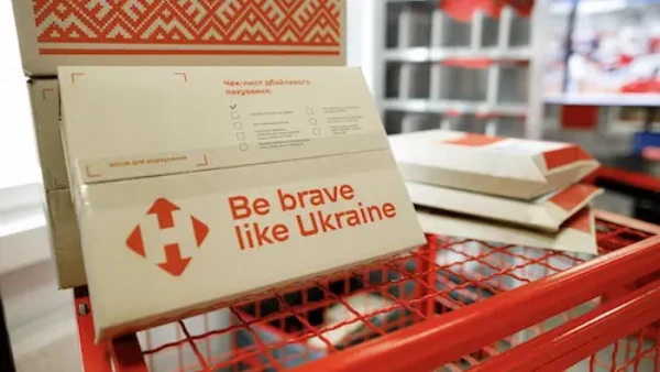 Від початку повномасштабного вторгнення станом на жовтень 2022 року Нова пошта передала понад 100 млн гривень на потреби країни, підтримку медичних закладів та гуманітарну допомогу населенню. 