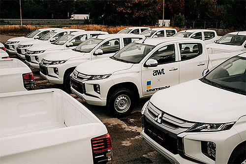 АВТ Баварія, офіційний імпортер BMW Group в Україні, передала Київській обласній військовій адміністрації (КОВА) 21 автомобіль класу пікап підвищеної прохідності в рамках українського оборонного проєкту разом з платформою збору коштів UNITED24.