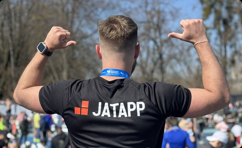 З початку повномасштабного вторгнення співробітники компанії JatApp активно долучалися до благодійних забігів, аби підтримати захисників та захисниць України: 

- Марафон «Не зупиняйся!» від New Run і Нової пошти (кошти за участь були спрямовані до фонду «Повернись живим» на посилення ППО).
- Трейл «Незламний характер», щоб підтримати Сили спеціальних операцій «Іду на ви».
- Київський півмарафон незламності (50% прибутку від забігу передавали на потреби Медичного добровольчого батальйону «Госпітальєри»).
