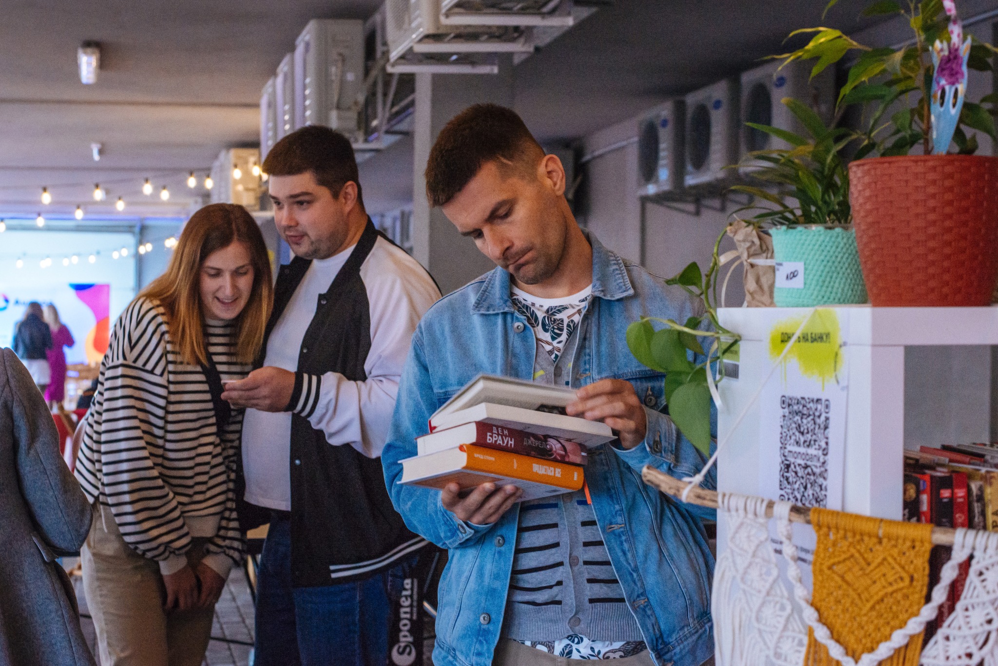 Протягом 13-16 вересня відбувся Parking Sale - благодійний гаражний розпродаж, завдяки якому Avenga зібрала 180 000 грн. на потреби ЗСУ 

Компанія додала ще 300 000 до цієї суми, таким чином загально передали 480 000 грн. благодійному фонду UAID foundation та придбали автівку швидкої допомоги, яку передали воїнам на фронт.