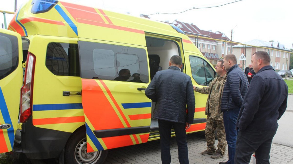 Компанія придбала автомобіль для військових, який було доставлено в Печеніжин. У передачі авто взяли участь голова Коломийської військової адміністрації, селищний голова, полковник поліції та представники військової частини.