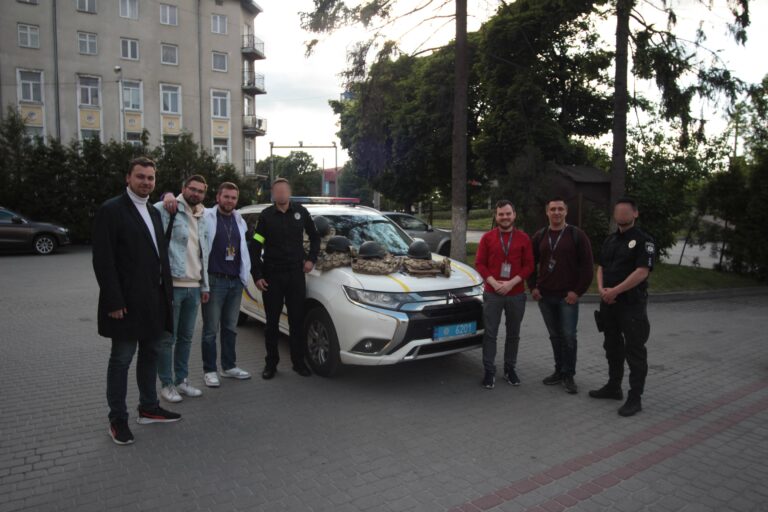 Станом на 30 травня 2022 року Lionwood.software:

1.Передали машину військовим, які працюють у розвідці та ППО.

2.Допомога родичам та друзям працівників компанії. Передали каски, приціли, турнікети та інші додаткові атрибути, військовим-друзям, які зараз обороняють нашу державу.

3.Військова амуніція

Отримали усю необхідну амуніцію та передали її волонтерам, які вже в подальшому забезпечать логістичне управління товаром військоим на Харківщину.

Передали:

Ремені – 25 штук;
Турнікети – 30 штук;
Рукавиці чорні – 30 штук;
Берци – 15 штук;
 