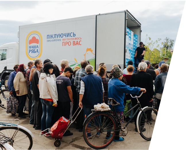 З початку повномасштабної війни МХП надала 13 000 тонн власної продукції на понад 800 млн гривень тим, хто потребував цього найбільше.
Наразі компанія продовжує допомагати та забезпечує продукцією деокуповані території, а також співпрацює з партнерами, які довели свою доброчесність та ефективність.