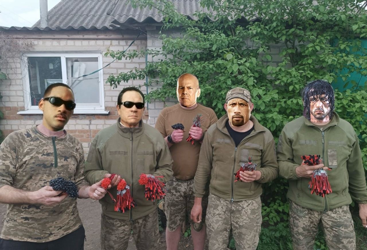 У своєму сьомому зборі в межах проєкту "(Не) З Неба" компанія закупила:

● 57 шт. FPV-камікадзе "Техно-Тарас" та "Соловейки";
● 750 плат ініціації;
● 20 приймачів;
● 2 передавача.

Загалом було витрачено 1 263 000 грн.