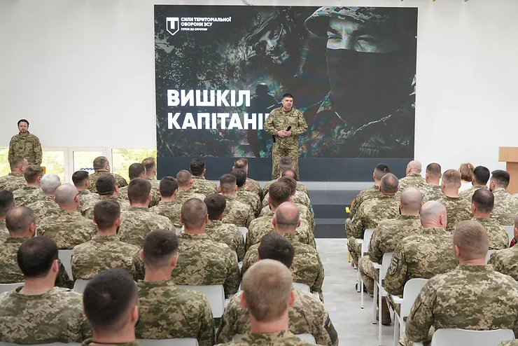 У листопаді 2022 року Сили територіальної оборони ЗСУ запустили навчальний курс підвищення кваліфікації командирів рот, офіцерів штабів батальйонів Сил ТрО ЗСУ «Вишкіл капітанів». Першим до проєкту доєднався фонд «Повернись живим». На початку 2023 року до курсу як основні партнери долучилися Genesis і venture builder SKELAR. Підтримали ініціативу також Universe та AMO з екосистеми Genesis і компанії appflame і Headway.