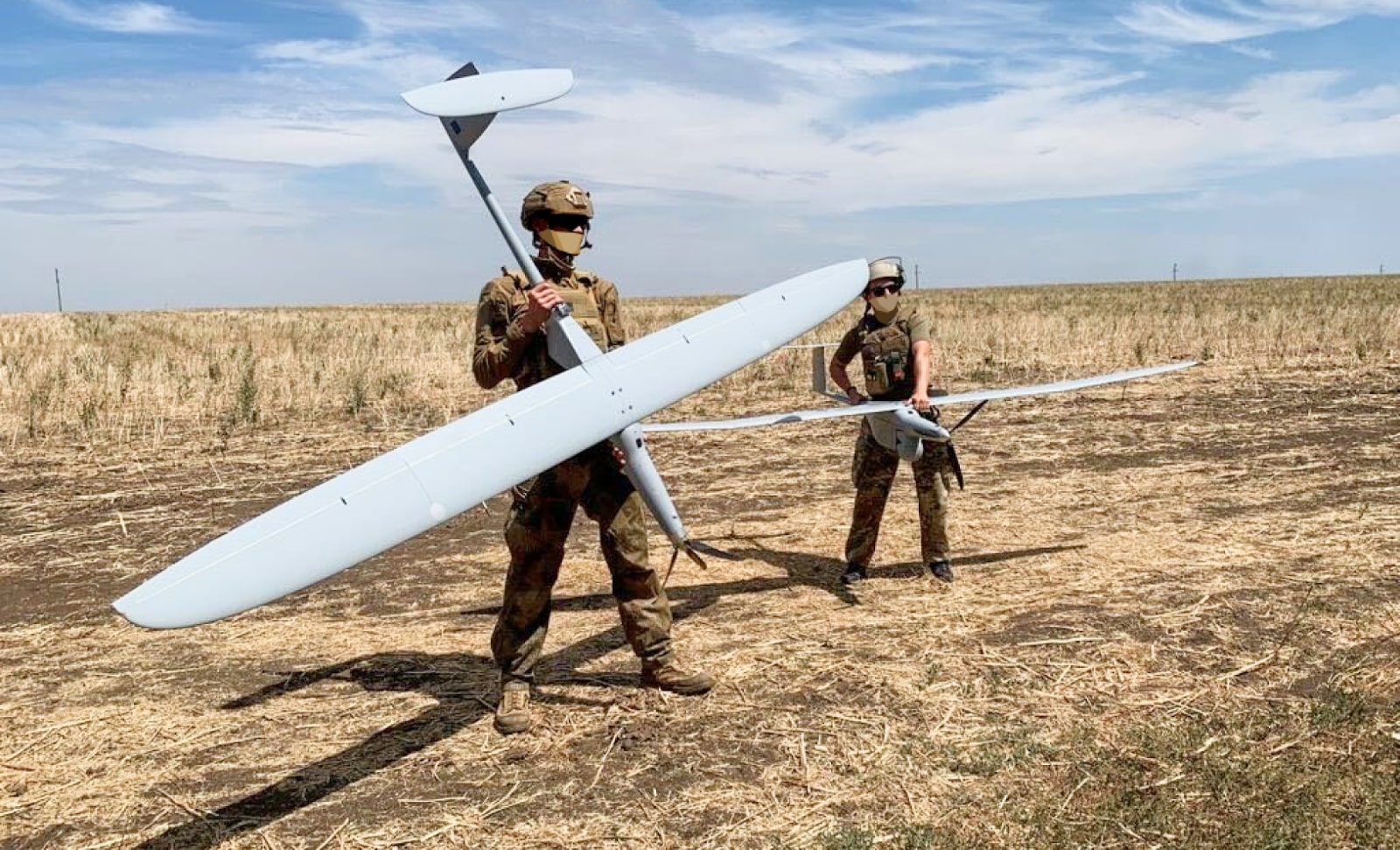 Intellias у партнерстві з Благодійним фондом Сергія Притули придбала безпілотний авіаційний комплекс FlyEye для Збройних Сил України у складі двох літаків та наземної станції управління, передавши фонду 5,485 млн грн.