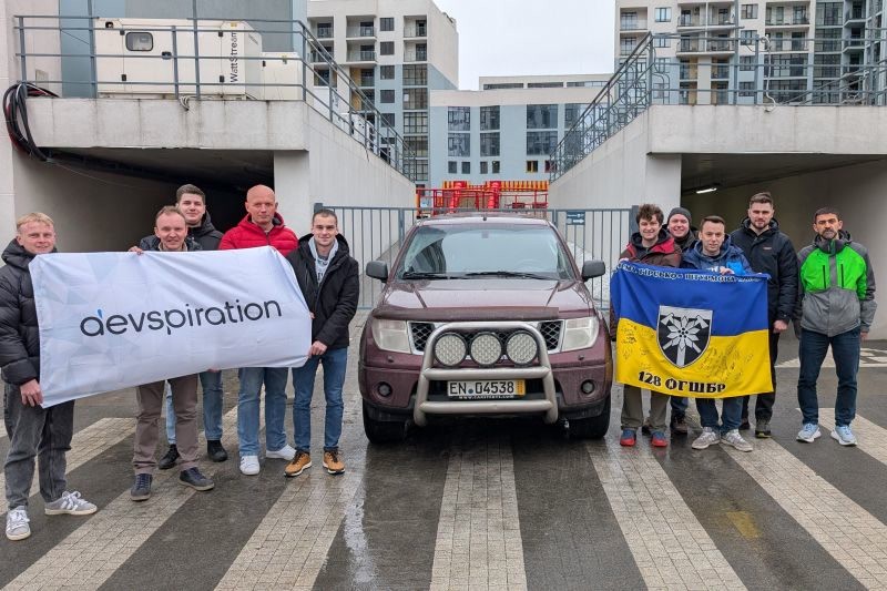 У лютому 2026-го devspiration підтвердила: команда зібрала 250 000 грн на пікап для 128-ї окремої гірсько-штурмової бригади — авто вже придбане і їде до військових. Збір вели на зимовій зустрічі Rock Star 2025 для колеги, який служить у бригаді.