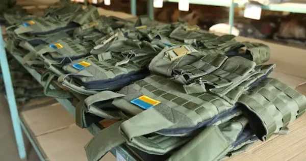 Нова пошта забезпечила фінансову підтримку в розмірі 900 000 грн для Львівського оборонного кластеру на придбання 100 бронежилетів для медичних працівників.