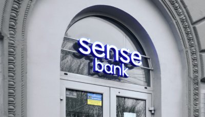 Sense Bank підписав меморандум з Міністерством економіки України про співпрацю в рамках реалізації бюджетної програми "Часткова компенсація вартості сільськогосподарської техніки та обладнання вітчизняного виробництва".
За умовами програми її учасниками можуть стати юридичні особи або фізичні особи – підприємці-сільськогосподарські товаровиробники, які здійснили оплату за придбану техніку через уповноважений банк. Агропідприємцям держава компенсуватиме 25% (без урахування ПДВ) вартості за придбану техніку вітчизняного виробництва, перелік якої є на офіційному сайті Мінекономіки. Слід зауважити, що компенсацію можна отримати й в разі купівлі техніки за рахунок кредитних коштів.