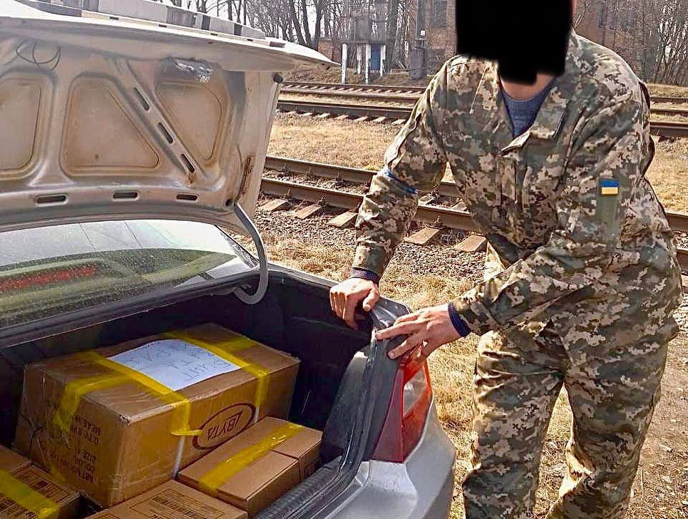 Компанія відправила ліки до Макарова, Фастова, Тростянця. Також GoodWine допоміг "Укрзалізниці", полку "Азов" укомплектували особисті аптечки бійцям ЗСУ. 