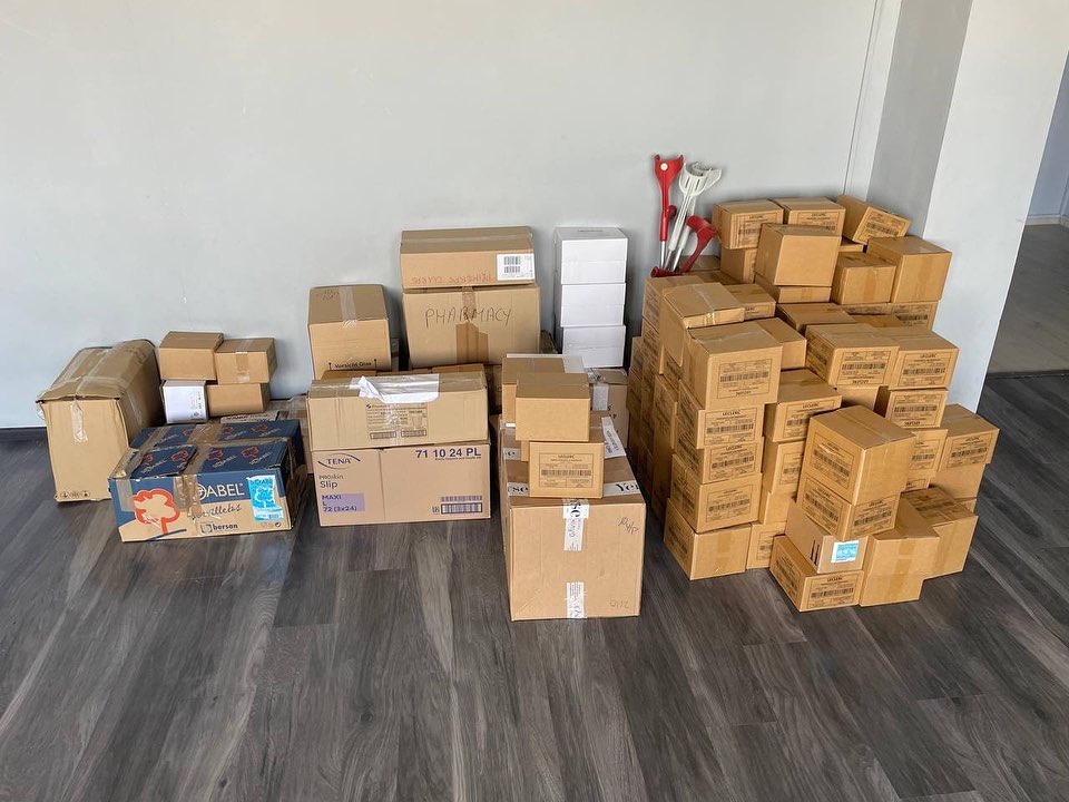 Компанія відправила ліки до Макарова, Фастова, Тростянця. Також GoodWine допоміг "Укрзалізниці", полку "Азов" укомплектували особисті аптечки бійцям ЗСУ. 