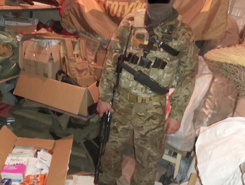 Компанія відправила ліки до Макарова, Фастова, Тростянця. Також GoodWine допоміг "Укрзалізниці", полку "Азов" укомплектували особисті аптечки бійцям ЗСУ. 