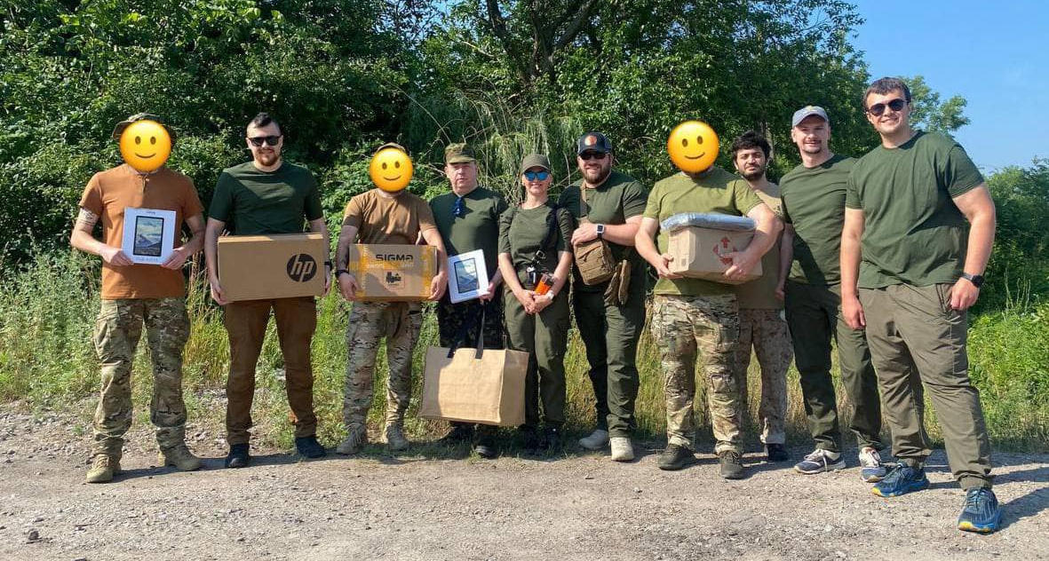 З початку повномасштабного вторгнення спільнота почала закривати нагальні потреби армійців, забезпечуючи їх бронежилетами, раціями, шоломами, автівками, аптечками та турнікетами. У цей час проводили зустрічі з 3-ю окремою штурмовою бригадою, 93-ю бригадою «Холодний Яр», бригадою тактичної авіації, підрозділом СБУ «Альфа», підрозділом зв’язку «ОК Схід», мобільними підрозділами ППО Дніпра тощо. Так вдавалося з перших вуст дізнаватися актуальні запити й технічні прогалини.

Приблизно за два місяці з’явилася потреба в радіостанціях, тепловізорах тощо. В IT Dnipro Community знаходили та закуповували все можливе. Попит був дуже великим. Шукати обладнання доводилося за кордоном, далі — будувати складні логістичні маршрути, щоби привезти речі.

Приблизно у середині літа 2022 року в IT Dnipro Community почали надходити більш технічно складні запити. Спілкування з військовими ставало все тіснішим, тоді в спільноті зрозуміли, що можуть застосовувати власну експертизу у сфері сучасних ІТ-рішень для ЗСУ. Згодом це переросло в повноцінний окремий напрям роботи  — miltech.