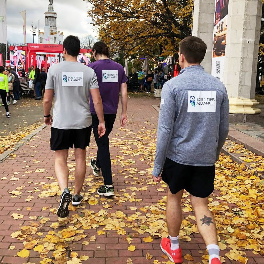 Співробітники Scientific Alliance взяли участь у забігу "Не зупиняйся! Kyiv Marathon". Це був благодійний забіг від NewRun та "Нової Пошти", який відбувся 29 жовтня 2023 року у Києві на ВДНГ.

Понад 14 тисяч людей з 65 країн світу долучилися до "Найдовшого у світі марафону" задля підтримки українських героїв.

Загалом в рамках марафону вдалося зібрати понад 3 мільйони 800 тисяч гривень.

Компанія Scientific Alliance оплатила стартові внески співробітників, що взяли участь у забігу, усі кошти з яких були перераховані у фонд «Повернись живим» на посилення сил ППО.