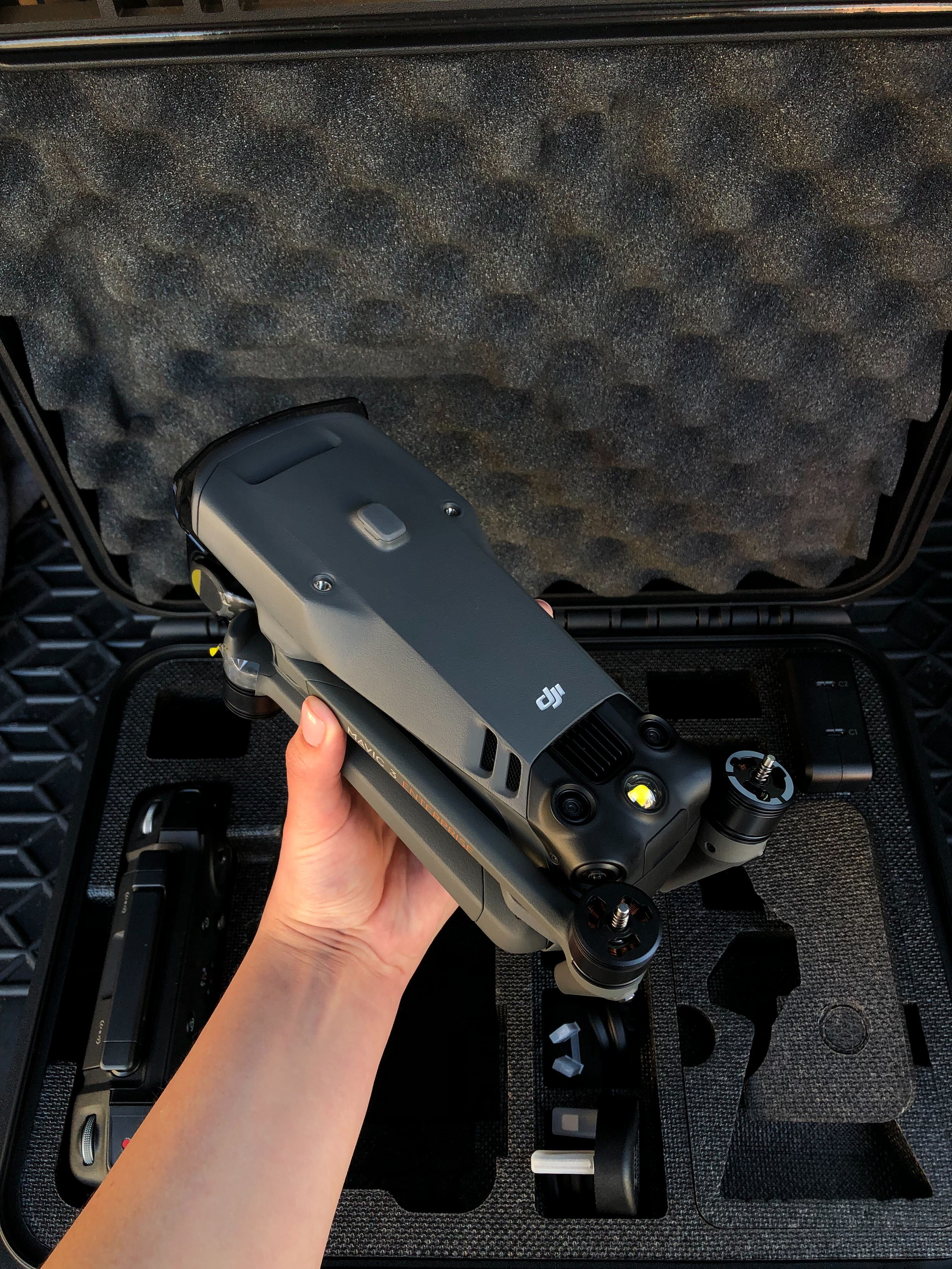 Колегою Incode Group на своє 22-річчя було відкрито великий збір на Mavic 3T для 93-ї бригади «Холодний Яр», 1 окремий механізований батальйон. За донат від 500 грн. кожен міг стати учасником розіграшу книжки «Подолати минуле: глобальна історія України» з підписом Олексія Данілова, екс-екретаря РНБО. Метою збору було 210 000 грн., які в повному обсязі перерахувала компанія. 