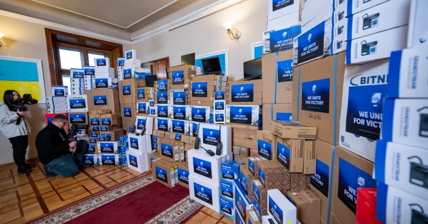Jappware була однією з компаній, які підтримали проєкт SKY, в межах якого Львівський IT-Кластер передав для ПвК "Захід" техніку та обладнання на більш ніж 3 млн грн.

Сили протиповітряної оборони західного регіону отримали зокрема:

- ноутбуки,
- принтери,
- комунікаційне, серверне обладнання.

Проєкт SKY передбачає технічну модернізацію командного та аналітичного центрів Повітряного Командування "Захід". Це включає повну заміну існуючої комп'ютерної техніки, мережевого обладнання та екранів для виведення зображення навігаційних систем.