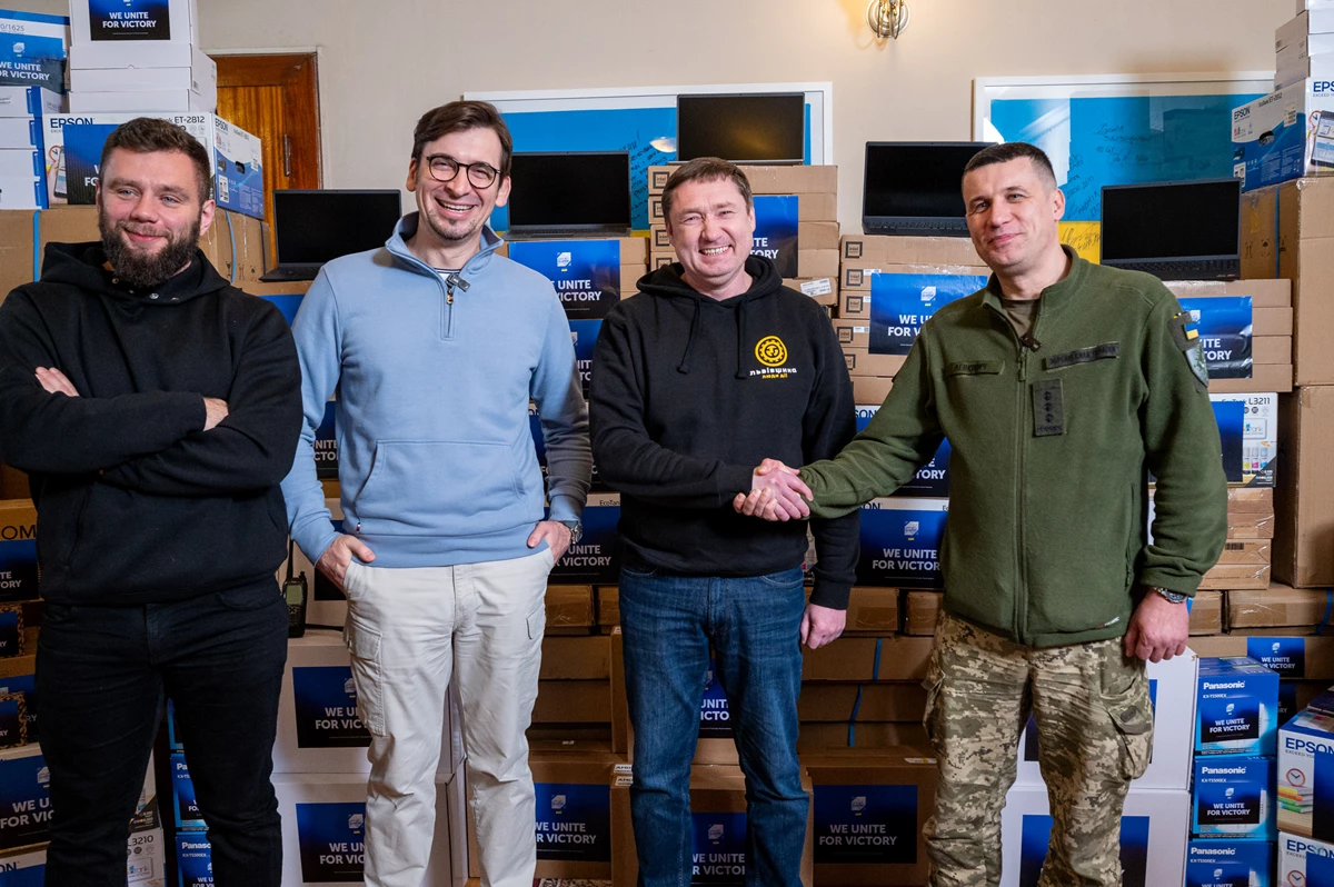 Jappware була однією з компаній, які підтримали проєкт SKY, в межах якого Львівський IT-Кластер передав для ПвК "Захід" техніку та обладнання на більш ніж 3 млн грн.

Сили протиповітряної оборони західного регіону отримали зокрема:

- ноутбуки,
- принтери,
- комунікаційне, серверне обладнання.

Проєкт SKY передбачає технічну модернізацію командного та аналітичного центрів Повітряного Командування "Захід". Це включає повну заміну існуючої комп'ютерної техніки, мережевого обладнання та екранів для виведення зображення навігаційних систем.
