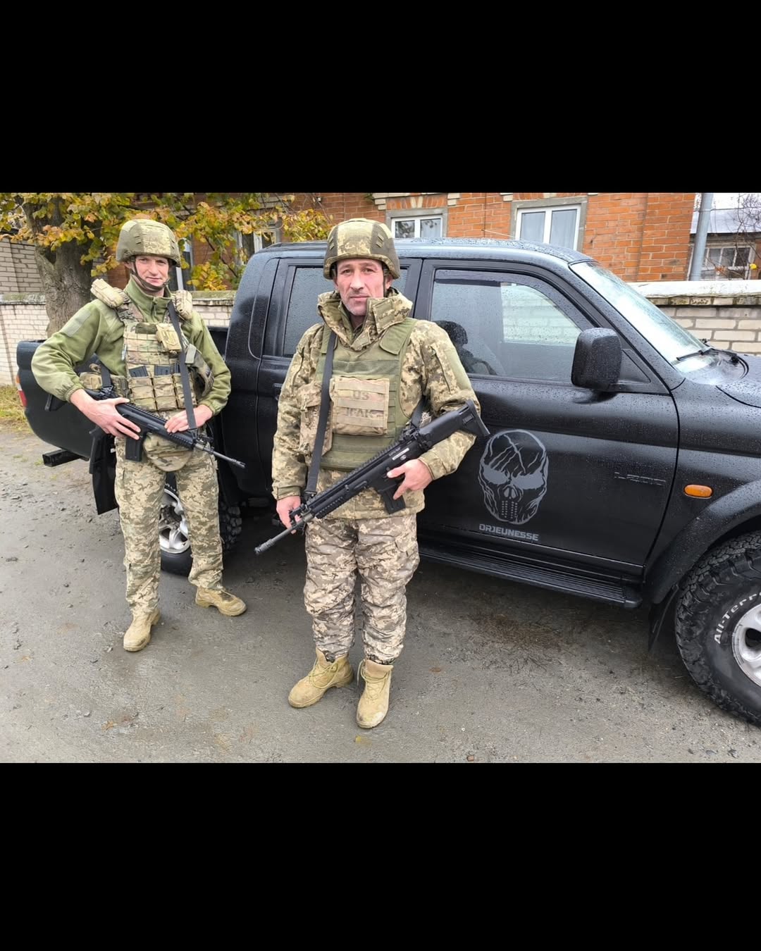 За фінансової підтримки компанії MOJAM було придбано і передано на Харківскький напрямок пікап для ЗСУ.