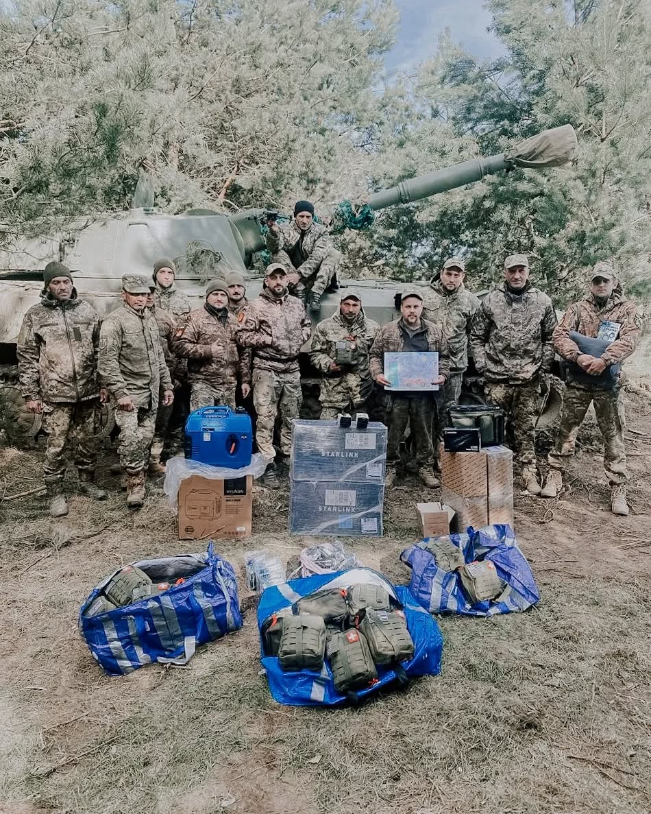 Проводився збір для артилеристів з 116 Окремої Механізованої Бригади.

Сума була 500.000 грн.

Завдяки @maria_korniavka та компанії Varyence вдалось закрити збір до від'їзду хлопців і отримати трошки більше коштів, ніж планувалося 🫰🏻

Будо закуплено і передано наступне:

Генератори Hyundai HHY 1050Si- 2шт. ✅
Старлінки - 2шт. ✅
Бандерапавер BP 225 - 4шт. ✅
Дрон Mavic 3 FMC - 1шт. ✅
Компаси Артилерійські - 10шт. ✅
Тепловізор HIKMICRO LYNX Pro LH15 - 1 шт. ✅
Метеостанції Kestel 5500 Link - 2шт. ✅
30 IFAK аптечок ✅
60 турнікетів ✅

Маскувальні сітки для САУ 2С1 " Гвоздика" ✅

Також було куплено рюкзаки для переносу старлінків і на решту було замовлено рації Motorola DP4800 на запит хлопців.

Загальна сума коштів на яку було закуплено все вище описана - 548.000 грн.