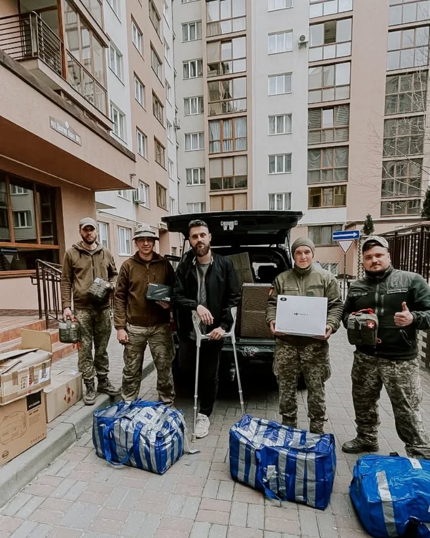 Проводився збір для артилеристів з 116 Окремої Механізованої Бригади.

Сума була 500.000 грн.

Завдяки @maria_korniavka та компанії Varyence вдалось закрити збір до від'їзду хлопців і отримати трошки більше коштів, ніж планувалося 🫰🏻

Будо закуплено і передано наступне:

Генератори Hyundai HHY 1050Si- 2шт. ✅
Старлінки - 2шт. ✅
Бандерапавер BP 225 - 4шт. ✅
Дрон Mavic 3 FMC - 1шт. ✅
Компаси Артилерійські - 10шт. ✅
Тепловізор HIKMICRO LYNX Pro LH15 - 1 шт. ✅
Метеостанції Kestel 5500 Link - 2шт. ✅
30 IFAK аптечок ✅
60 турнікетів ✅

Маскувальні сітки для САУ 2С1 " Гвоздика" ✅

Також було куплено рюкзаки для переносу старлінків і на решту було замовлено рації Motorola DP4800 на запит хлопців.

Загальна сума коштів на яку було закуплено все вище описана - 548.000 грн.