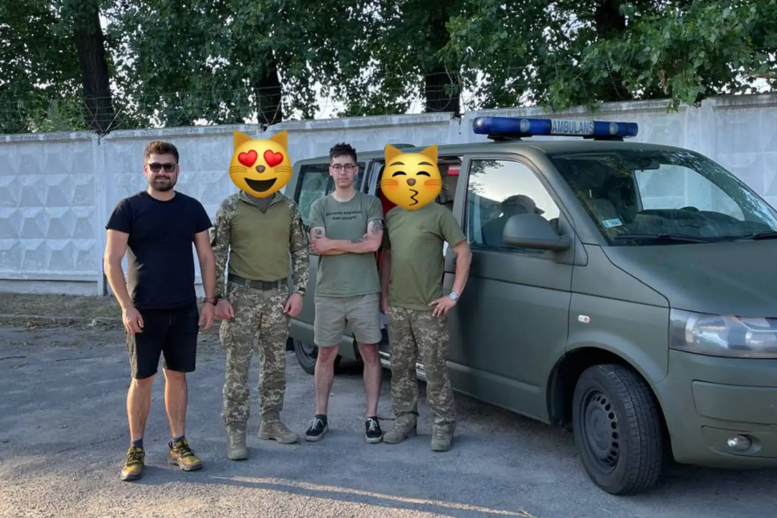 На початку повномасштабного вторгнення росії в Україну працівники сумської IT-компанії Brocoders, столичної Casers та львівської BotsCrew створили у Львові волонтерську ініціативу Help Ukraine. На момент липня 2022 року вони допомогли з евакуацією до країн Європи більше ніж п’яти тисячам українців, доставили понад 15 тонн гуманітарної допомоги, закупили чотири швидких та кілька броньованих машин для медичного персоналу в гарячих точках.