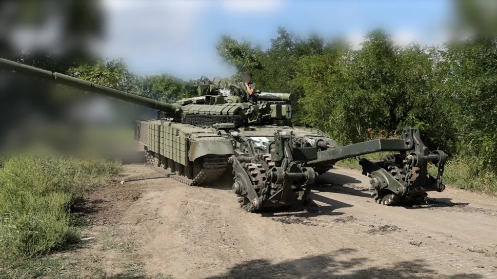 З 2022 року компанія "Метінвест" передала на потреби ЗСУ і мирних мешканців близько 7,7 млрд грн. З них безпосередньо на потреби української армії близько 4,4 млрд грн, з яких 60% становить продукція, що виготовлена на підприємствах компанії. Мова про мобільні укриття, мінні трали, захисні екрани для бронетехніки, макети української техніки для введення в оману противника, протитанкові їжаки тощо.