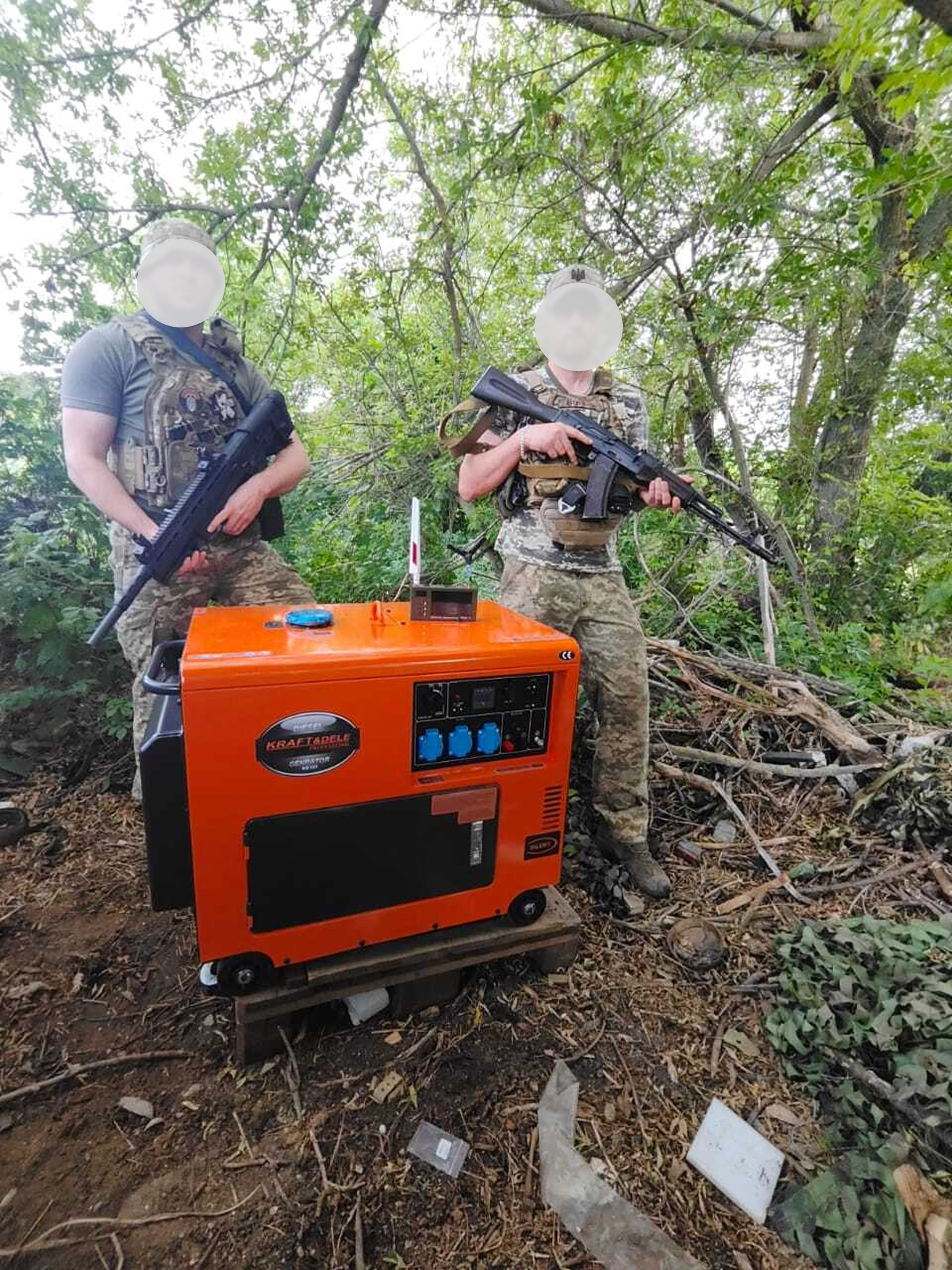 Другий квартал 2025 року став для Geniusee черговим етапом підтримки українських захисників. Як компанія, вони продовжили долучатися до зборів, які забезпечують військових необхідним для виконання бойових завдань.

Цього разу допомагали з ремонтом автівок, передавали генератори, Старлінк, прилади нічного бачення, павербанки, радіостанційні аксесуари, ноутбук для підрозділу ТРО та навіть векторний аналізатор — усе, що підвищує мобільність, автономність і ефективність захисників. Також ремонтували EcoFlow, стабілізатори напруги й передавали розхідники, які часто залишаються поза увагою, але критично важливі на місці.

Підтримку отримали більше 10 підрозділів — від десантників і саперів до розвідників, ТРО та прикордонників. Загальна сума — 467 573 грн.