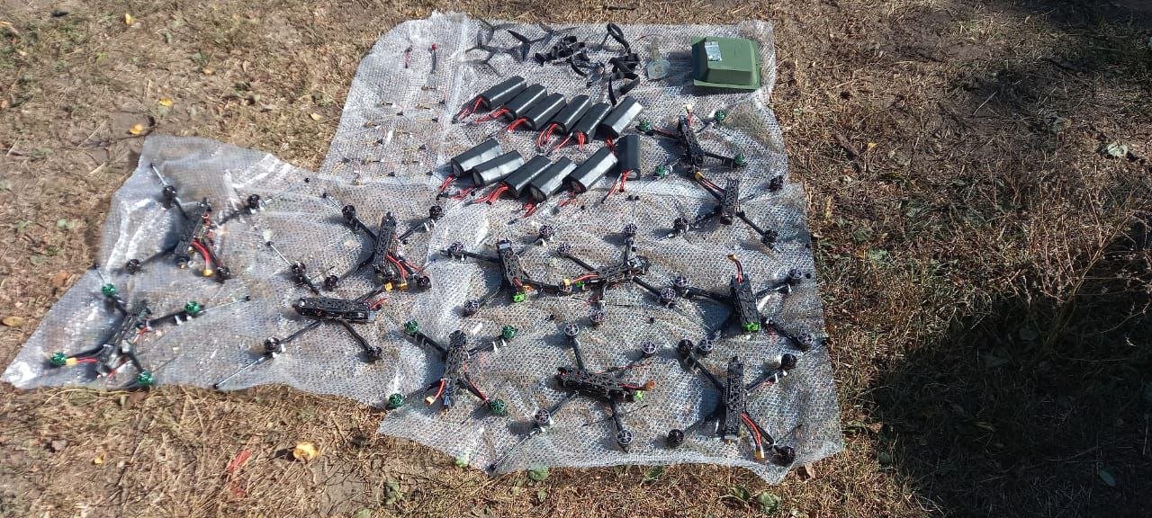 У третьому зборі проєкту "(Не) З Неба" компанія збирала кошти на FPV-дрони та камери нічного бачення для авто. Загалом було зібрано 1 054 460 грн. На них закупили:

● Камери для авто з інфрачервоними прожекторами – 70 шт.
● FPV-дрони (камікадзе) 7' від Хортицької Варти – 25 шт.
● Акумулятори для FPV-дронів – 20 шт.
● FPV-бомбери 8' – 3 шт.
● FPV-окуляри Skyzone SKY04X V2 – 1 шт.
● Апгрейд FPV-дронів (камікадзе) системами ініціації і ремонт – 16 шт.
● Апгрейд батарей до FPV до більшої ємності – 19 шт.