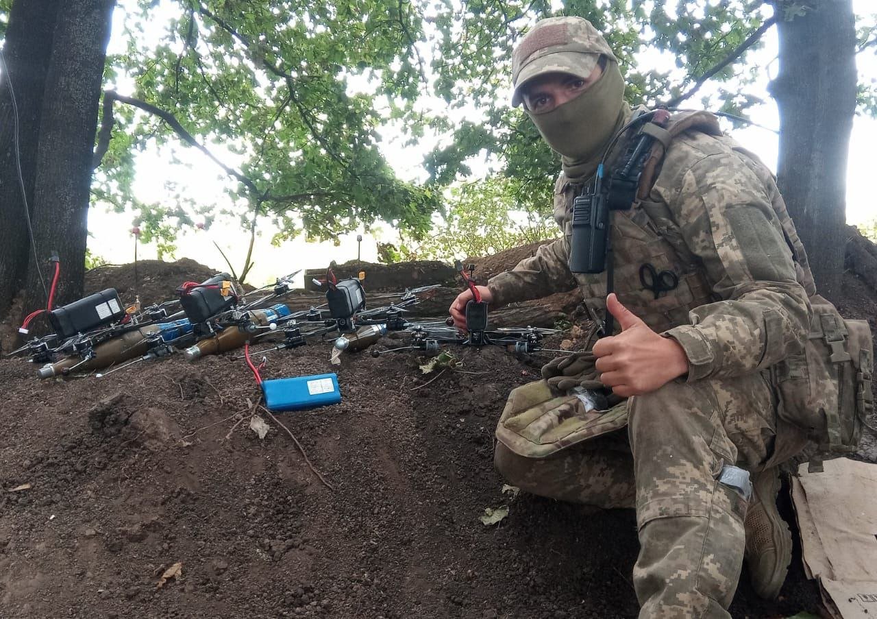 У третьому зборі проєкту "(Не) З Неба" компанія збирала кошти на FPV-дрони та камери нічного бачення для авто. Загалом було зібрано 1 054 460 грн. На них закупили:

● Камери для авто з інфрачервоними прожекторами – 70 шт.
● FPV-дрони (камікадзе) 7' від Хортицької Варти – 25 шт.
● Акумулятори для FPV-дронів – 20 шт.
● FPV-бомбери 8' – 3 шт.
● FPV-окуляри Skyzone SKY04X V2 – 1 шт.
● Апгрейд FPV-дронів (камікадзе) системами ініціації і ремонт – 16 шт.
● Апгрейд батарей до FPV до більшої ємності – 19 шт.