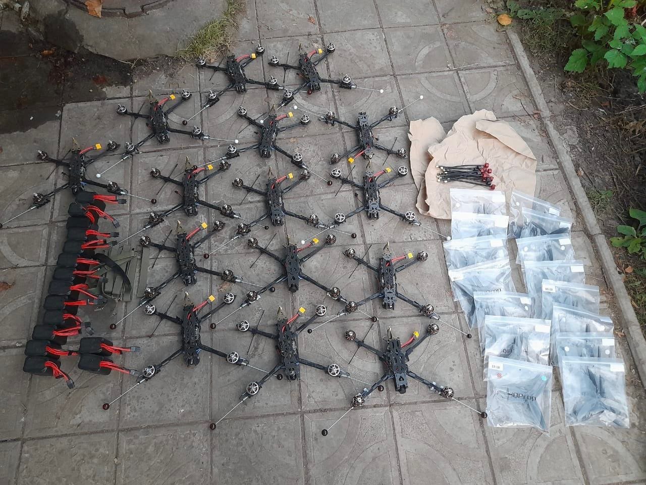 У третьому зборі проєкту "(Не) З Неба" компанія збирала кошти на FPV-дрони та камери нічного бачення для авто. Загалом було зібрано 1 054 460 грн. На них закупили:

● Камери для авто з інфрачервоними прожекторами – 70 шт.
● FPV-дрони (камікадзе) 7' від Хортицької Варти – 25 шт.
● Акумулятори для FPV-дронів – 20 шт.
● FPV-бомбери 8' – 3 шт.
● FPV-окуляри Skyzone SKY04X V2 – 1 шт.
● Апгрейд FPV-дронів (камікадзе) системами ініціації і ремонт – 16 шт.
● Апгрейд батарей до FPV до більшої ємності – 19 шт.