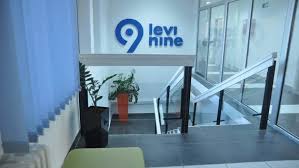 IT-компанія Sombra до свого дня народження провела благодійну ініціативу «Біжи. Підтримуй. Донать», залучивши команду до збору коштів на підтримку Сил оборони та постраждалих від війни. Співробітники компанії зібрали понад 500 000 гривень. У межах кампанії команда поєднувала спортивні активності з волонтерством, спрямовуючи внески на закупівлю техніки для підрозділів ЗСУ та гуманітарну допомогу.