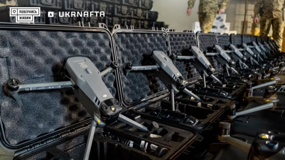 У грудні 2024-го «Укрнафта» спрямувала 18 500 000 грн на дрони для воїнів 82-ї бригади ДШВ. За кошти компанії закупили та передали бригаді 140 дронів Mavic 3T і Mavic 3 Pro.