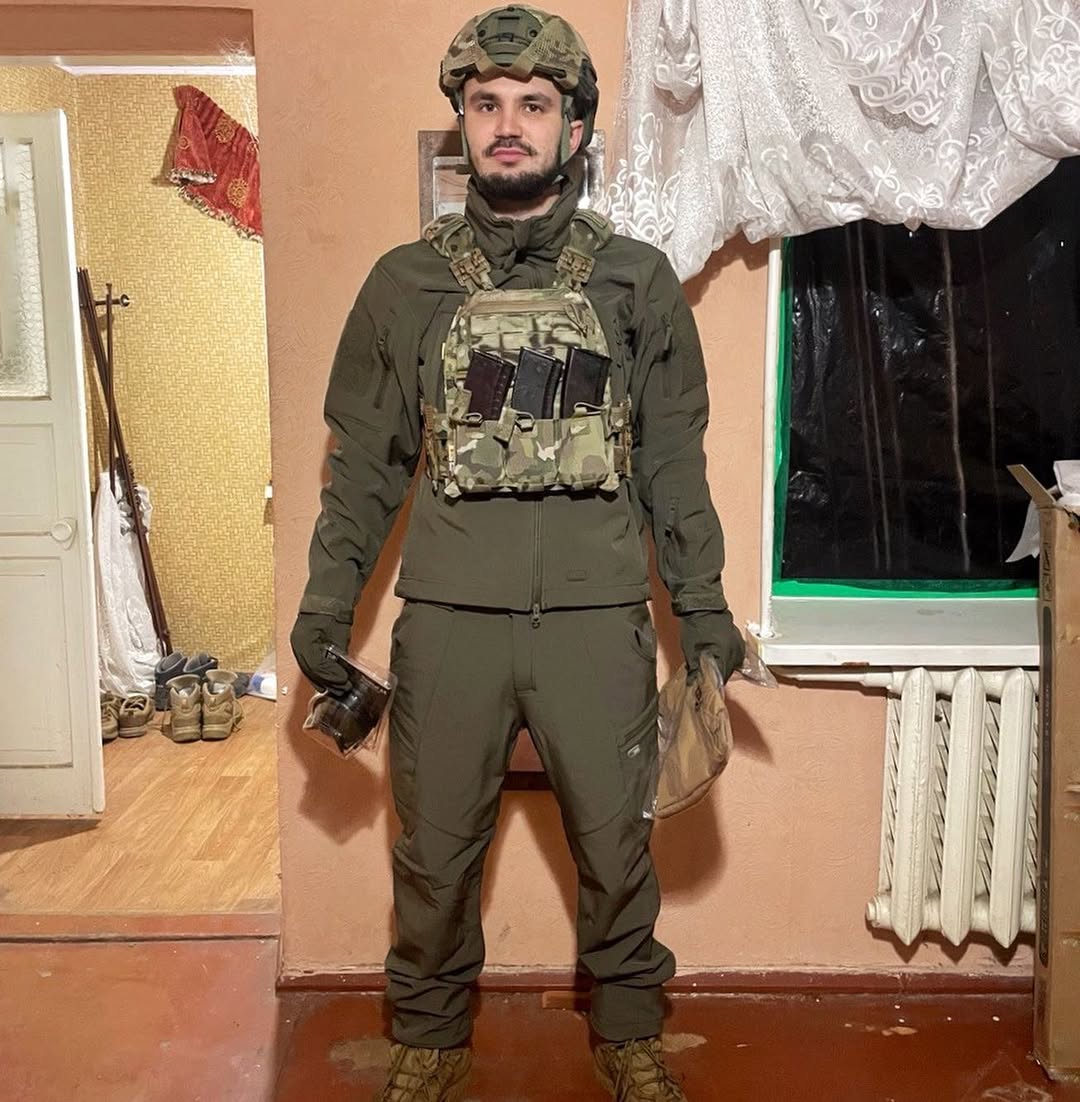 Incora для свого колеги, що захищає Україну на фронті, придбала покращену версію амуніції.

Закупили широкий асортимент необхідного для нього обладнання: балаклава-ніндзя потовідвідна, черевики польові з утеплювачем, штани, кавер на шолом, куртка, навушники стрілкові активні, рукавички, плитоноска, термобілизна, шапка, захисний шолом. 