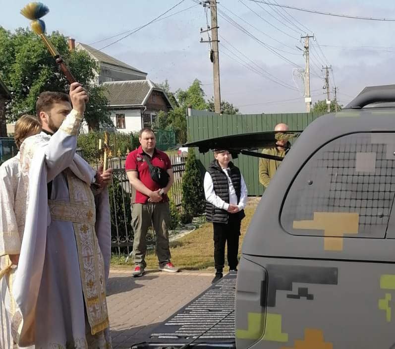 Завдяки у тому числі Itelliarts Благодіний фонд "Серце Самарянина" придбав та направив на фронт для 110 ОМБр 3-го батальйону 8-ї роти ЗСУ автомобіль Ніссан Навара.
