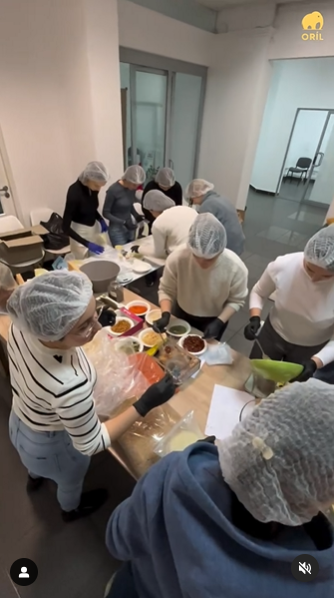 Команда ORIL разом з волонтерською організацією cookit.ua зібрали 262 порції сублімованої їжі (3 л у кожній порції) для українських військовослужбовців.