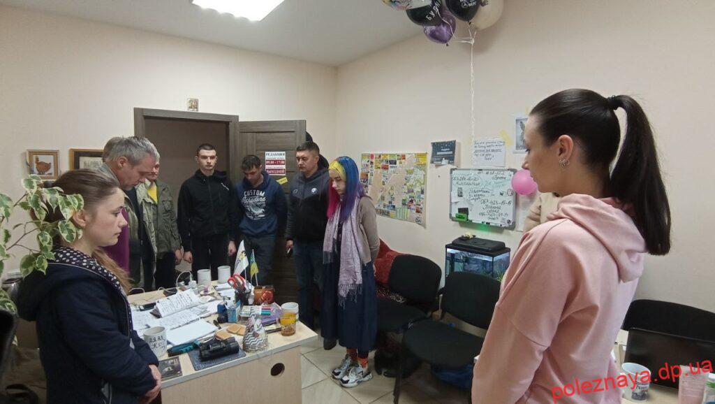 M2E Team передав до Новомосковського волонтерського центру на Дніпропетровщині: балаклави, чай, каву, смаколики (цукерки), цигарки, ліки, піну/станки для гоління тощо.