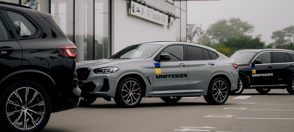 Компанія АВТ Баварія стала автомобільним партнером фандрейзингової платформи UNITED24. З травня 2022 року по березень 2023 року, компанія перераховувала 50% від прибутку офіційного онлайн-магазину до UNITED24.  У жовтні АВТ Баварія представила 800 благодійних автомобілів BMW у 2022 та 2023 роках. З продажу кожної автівки компанія перераховує 50 000 гривень на напрями «Медична допомога» та «Реконструкція».