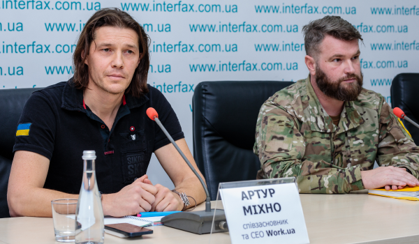 На початку листопада 2023 року компанія разом з 12-ою бригадою спеціального призначення НГУ «Азов» розпочала кампанію під гаслом «Війську потрібні різні професії». 

Ініціатива стала початком системних змін у підході до військового рекрутингу та остаточного усвідомлення, що армія — це теж робота, а військо — роботодавець. Завдяки реалізованій рекрутинговій кампанії Work.ua отримав загальне охоплення понад 500 млн, а близько 1 млн користувачів ознайомилися з вакансіями бригади.