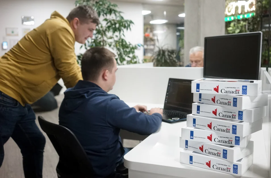 Компанія розробила застосунок "Vitality/Psychologist Package”, який фінансується ООН для підтримки ментального здоровʼя українців. Команда працювала на волонтерських засадах.