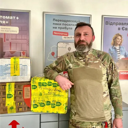 Десятий рік поспіль найбільша команда цивільних медиків-добровольців Перший добровольчий мобільний шпиталь ім. Миколи Пирогова рятують життя на передовій. Аби забезпечити безперебійну роботу добровольців, Нова Пошта власним коштом доставляє необхідне: медикаменти, реанімаційне обладнання, тактичні ноші, медичні розхідники. За 2024 рік передали більше 1200 посилок з допомогою вагою як 3 вантажівки.