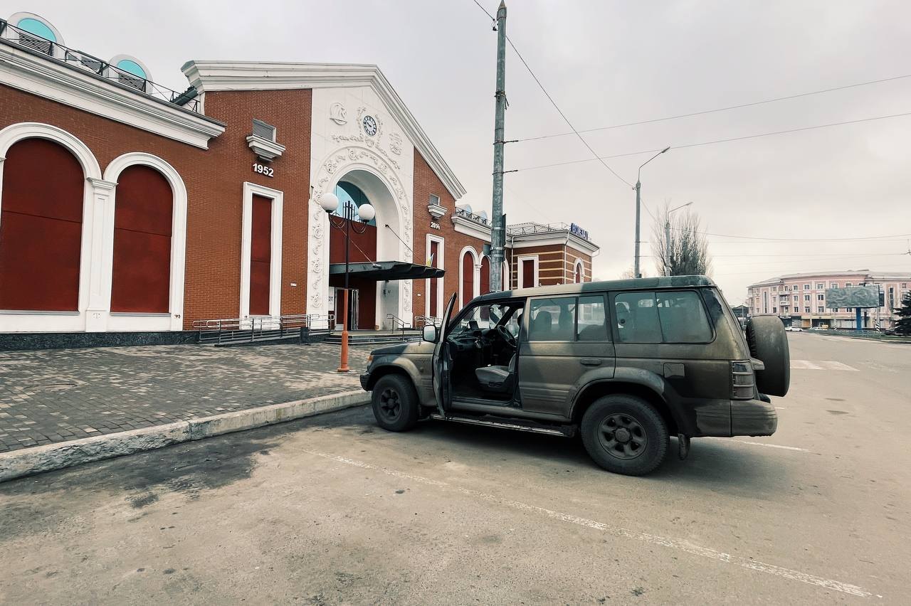 За 2022 рік Abto Software: 

🔥 $354 000+ — загальна сума, яку передала на ЗСУ. З них: 

🔥 $154 000 — вклад колег прямими перерахуваннями та відсотком від доходу;

🔥 Вклад компанії та інших пожертв: $180 000 та $20 000 відповідно.

🔥 Сумарно на автомобілі компанія витратила $123 267. Разом з тим, протягом року долучались до інших зборів та паралельно допомогли фонду свого колеги Святослава Літинського із закупкою ще 12 автомобілів.

Серед інших покупок:

⚡️ Тепловізори;
⚡️ Бронежилети;
⚡️ Пристрої нічного бачення; 
⚡️ Дрони; 
⚡️ Біноклі;
⚡️ Навігатори;
⚡️ Павербанки; 
⚡️ Рації;
⚡️ Рюкзаки. 