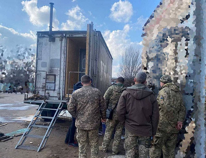 Краматорська ІТ-компанія QuartSoft Ukraine успішно реалізовала проєкту зі створення мобільної бані для воїнів ЗСУ. Ініціатива з трансформації морського контейнера у сучасний модуль із санітарно-технічним блоком коштував чимало грошей – 679 тисяч гривень, тож у жовтні 2022 року компанія оголосила про збір коштів для всіх бажаючих взяти участь. Гроші вдалося зібрати лише за три дні.